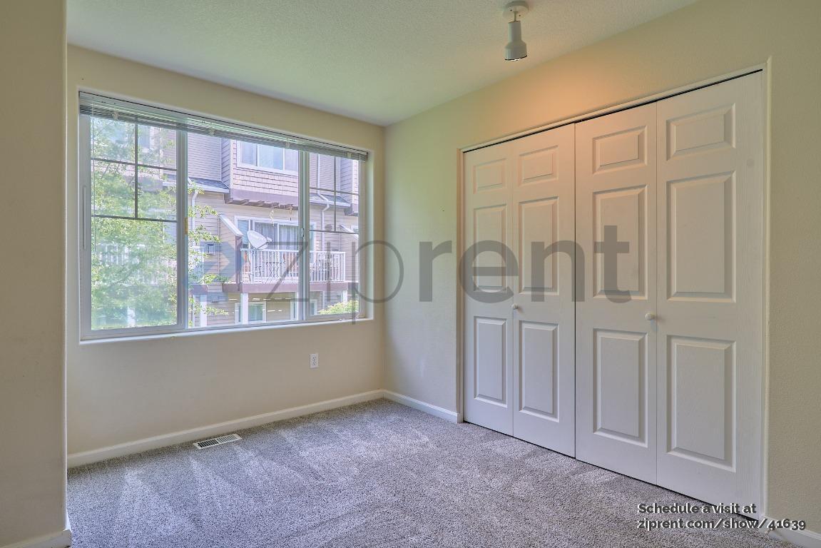 Building Photo - 15440 SW Mallard Dr