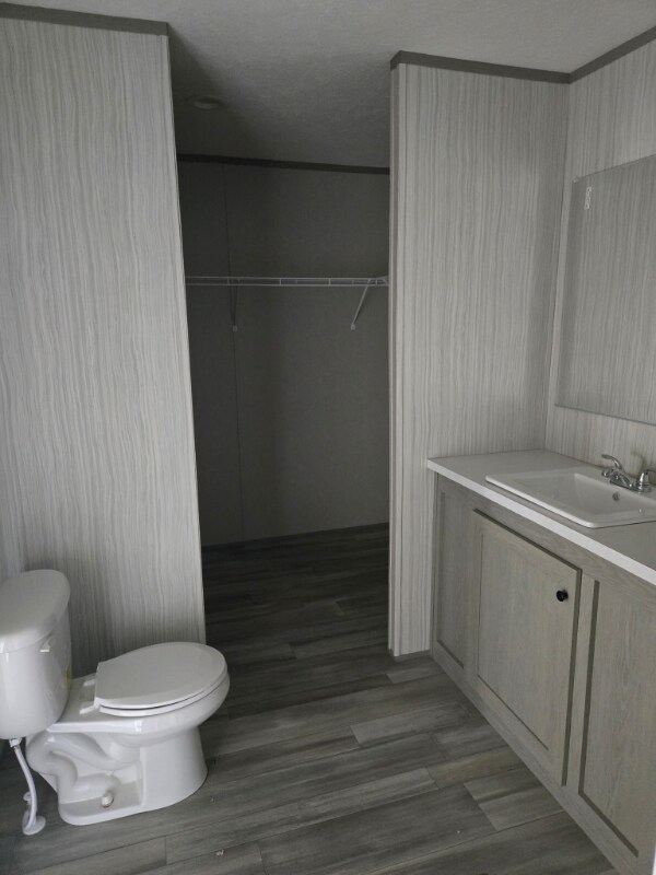 Building Photo - 29 Lakeview Dr