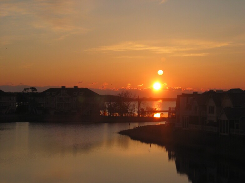 Building Photo - 7712 Yacht Club Dr