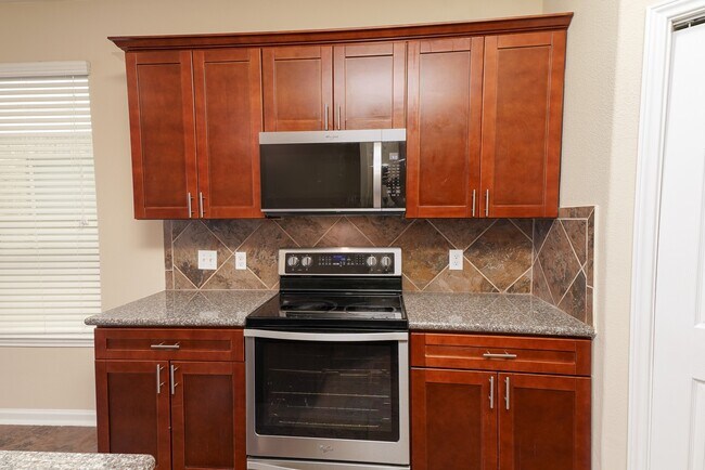 Building Photo - 3042 Camelia View Ln