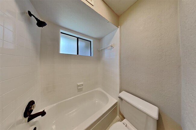 Building Photo - 5207 Maple Terrace Dr