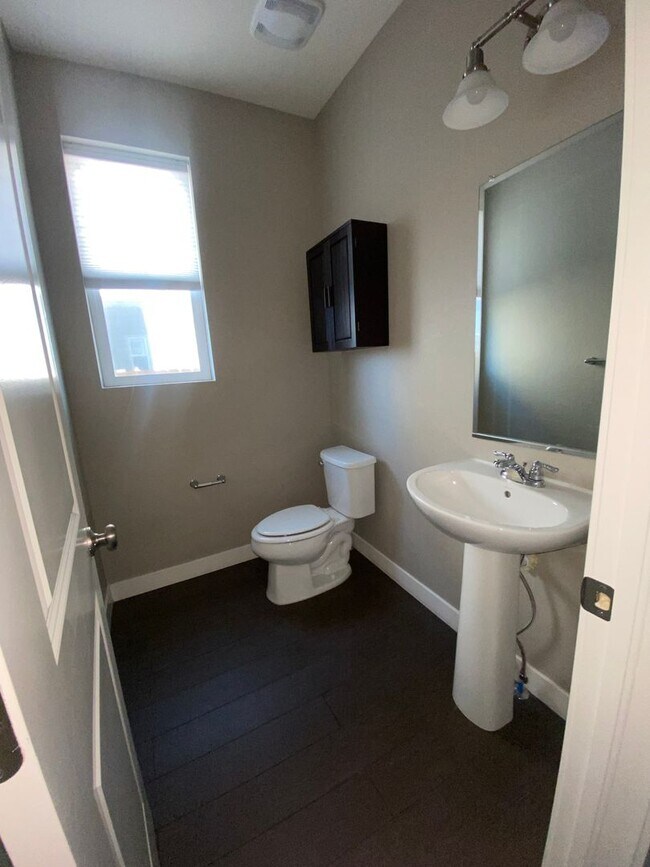 Building Photo - Special Offer: 2 Weeks Free Rent if rented...