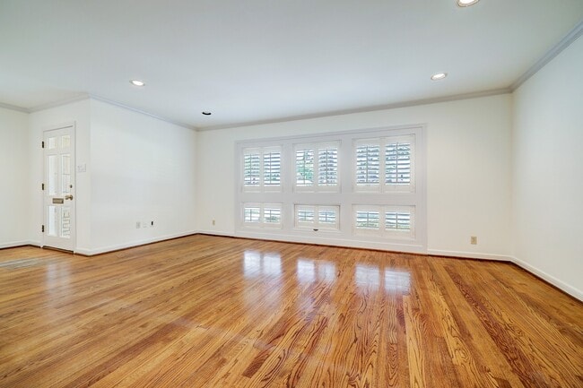 Building Photo - 5642 Wickersham Ln