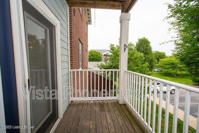 Building Photo - 2704 Bradford Commons Dr