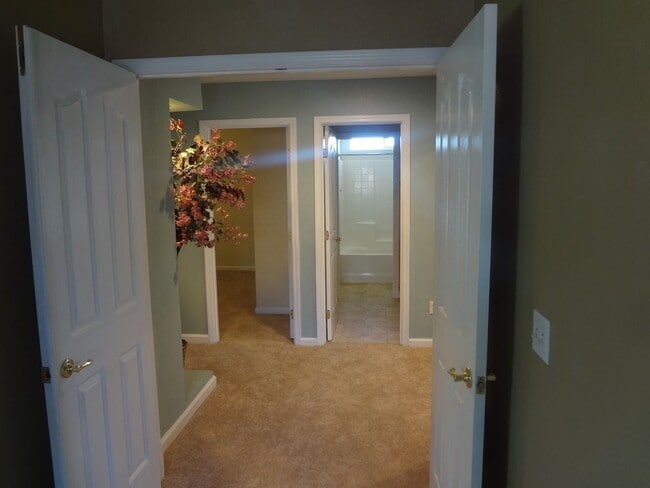 Building Photo - 4 br, 3.5 bath House - 2053 North Bend Drive