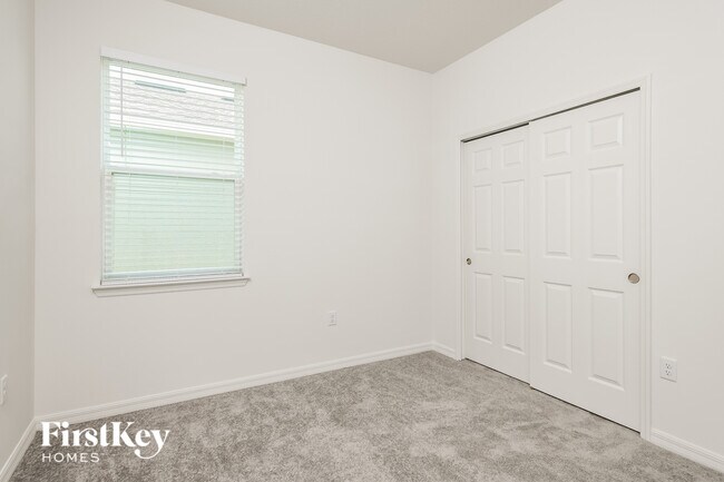Building Photo - 1585 Isleta Lp