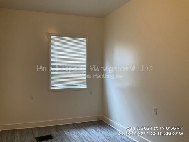 Building Photo - 1206 Forest Ave