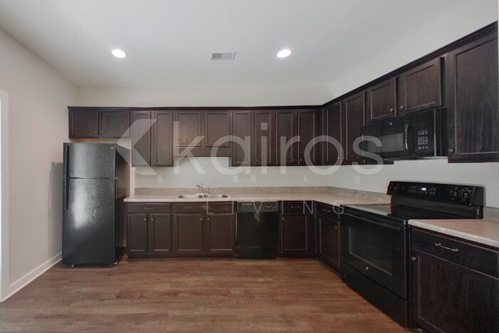 Building Photo - 471 White Oak Cir