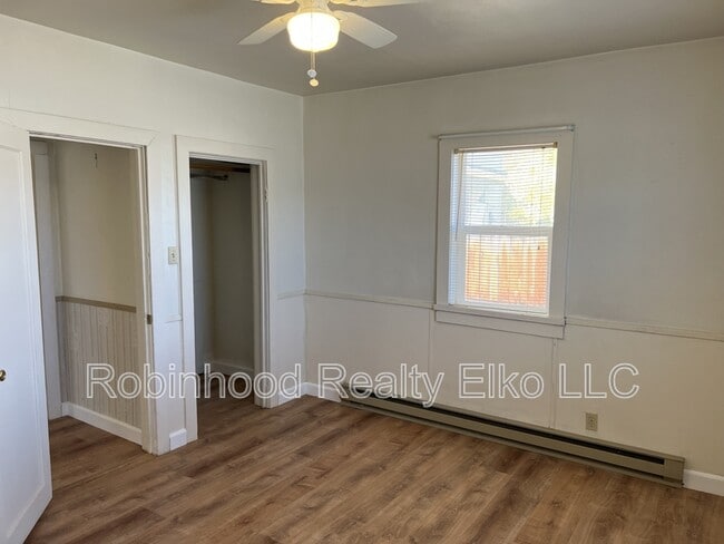 Building Photo - 366 4th St