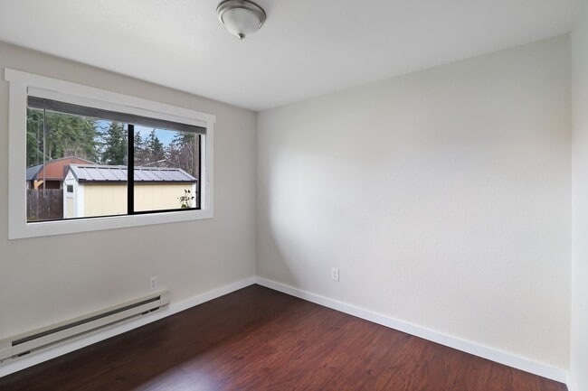 Building Photo - 3 Bed 2 Bath - Pet Friendly - NAS Whidbey