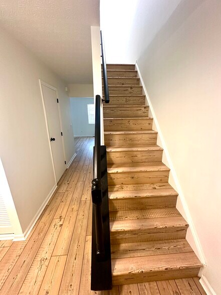 Building Photo - 7614 Pons Ln