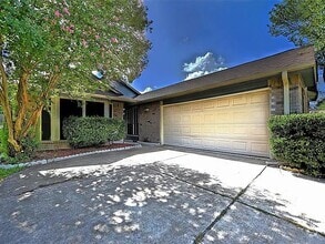 Building Photo - 1811 Windy Knoll Dr