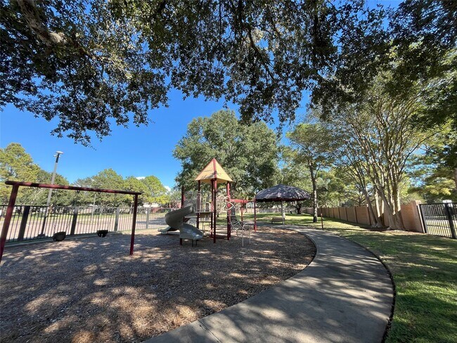 Building Photo - 2903 Surrey Trail Ln