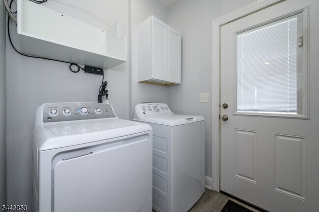 Building Photo - 32 Woodland Ave