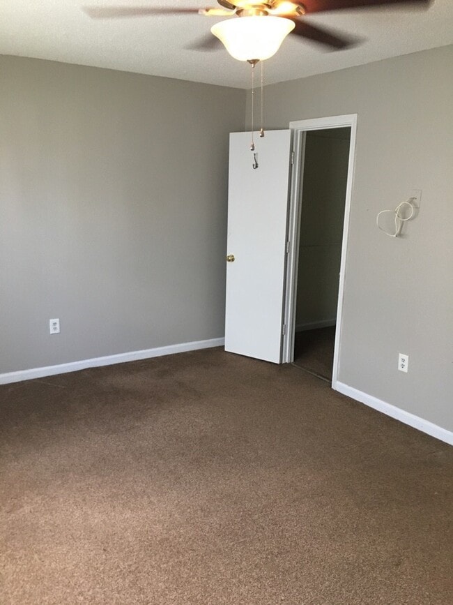 Building Photo - 2 Bedroom/1.5 Bath Condo for Rent! $1,300....