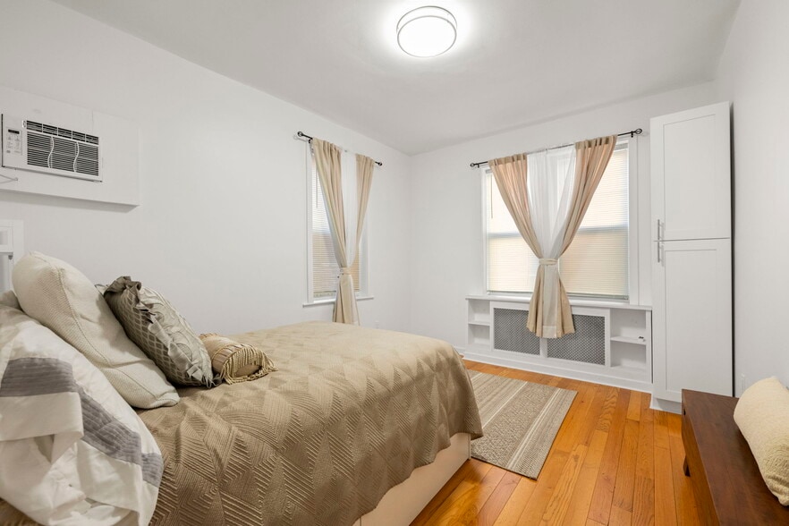 Building Photo - 6015 Boulevard E