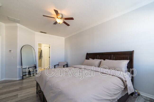 Building Photo - 2210 Seven Oaks Dr