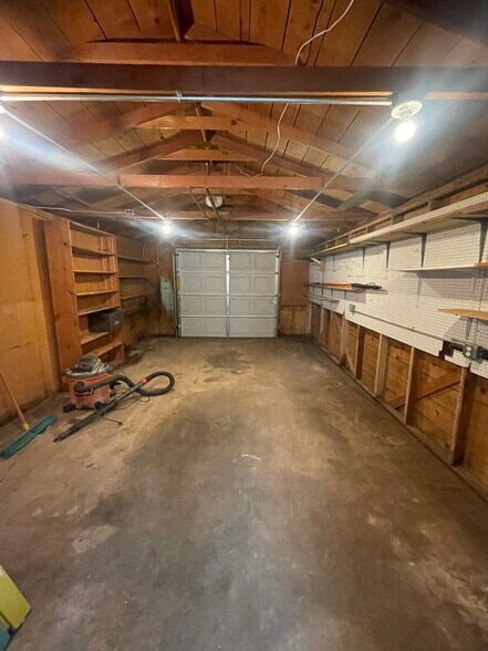 interior garage - 227 N El Paso St