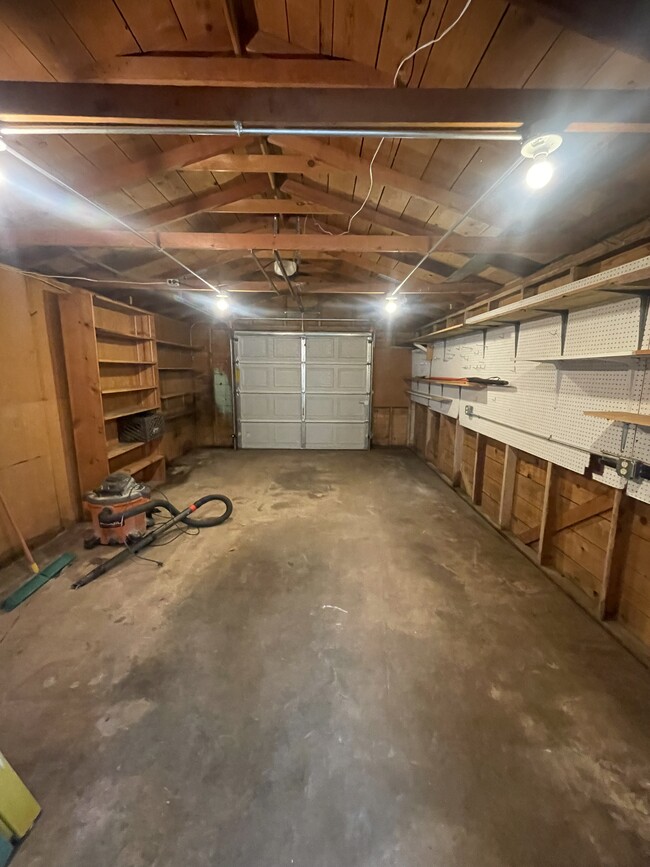 interior garage - 227 N El Paso St