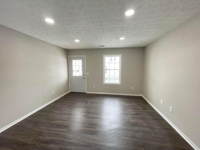 Building Photo - 6018 Brice Park Dr