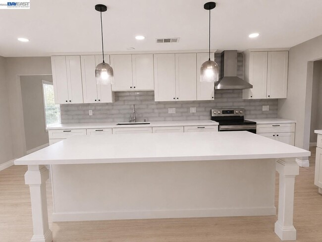 Building Photo - 41348 Whitecrest Ct