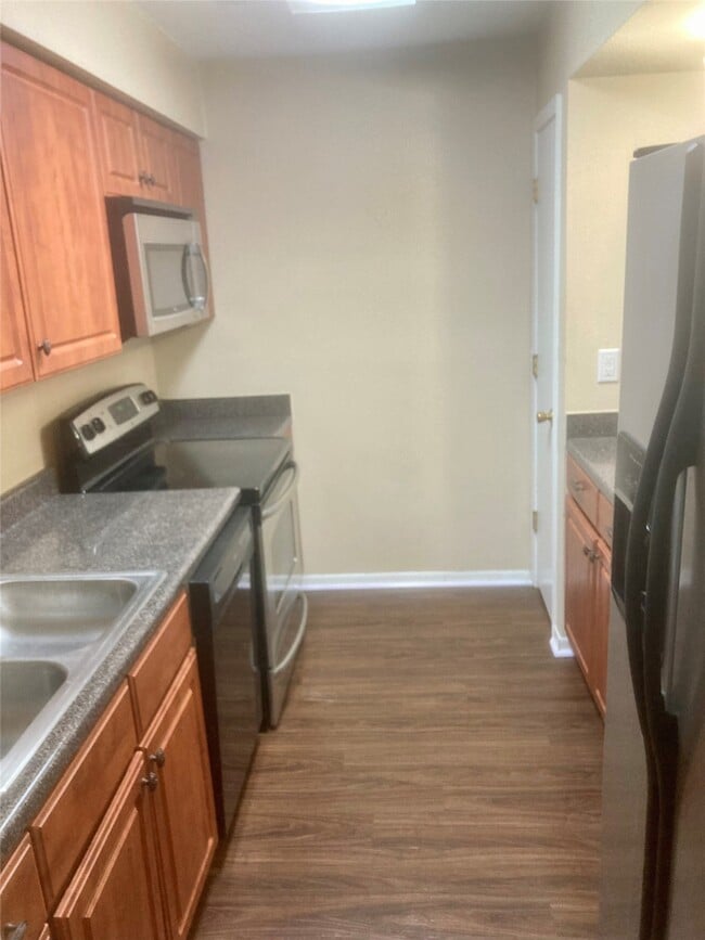 Building Photo - 6924 Lasker Dr