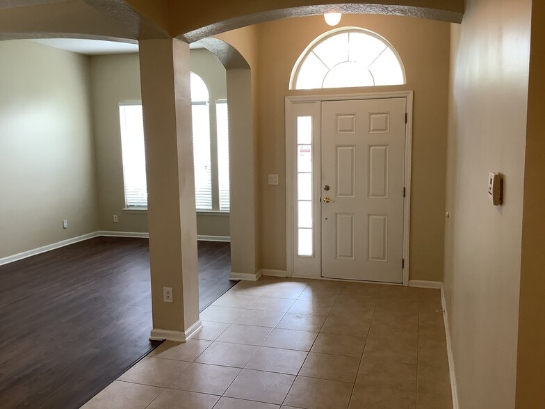 Building Photo - 729 Porto Cristo Ave