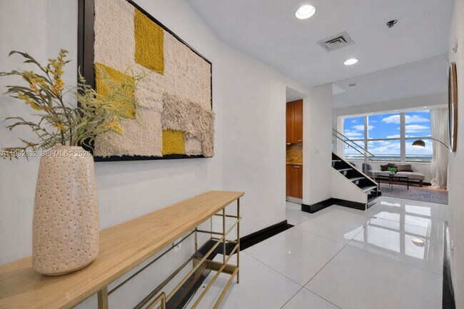 Building Photo - 1395 Brickell Ave