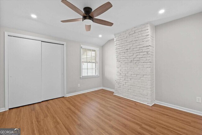 Building Photo - 541 N White St