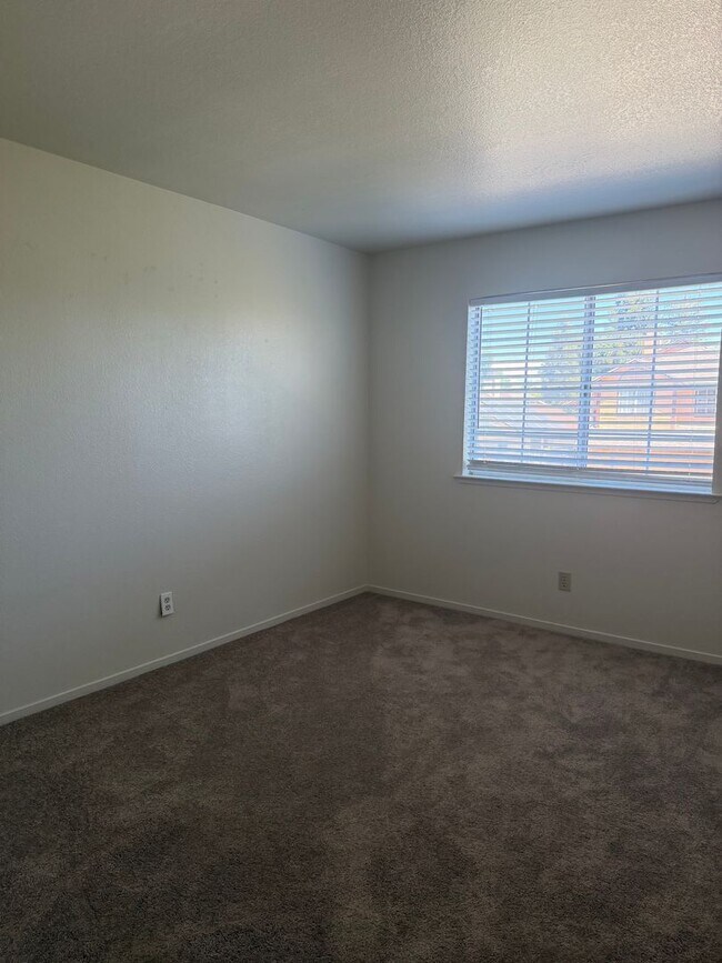 Building Photo - 8317 Bramble Bush Cir
