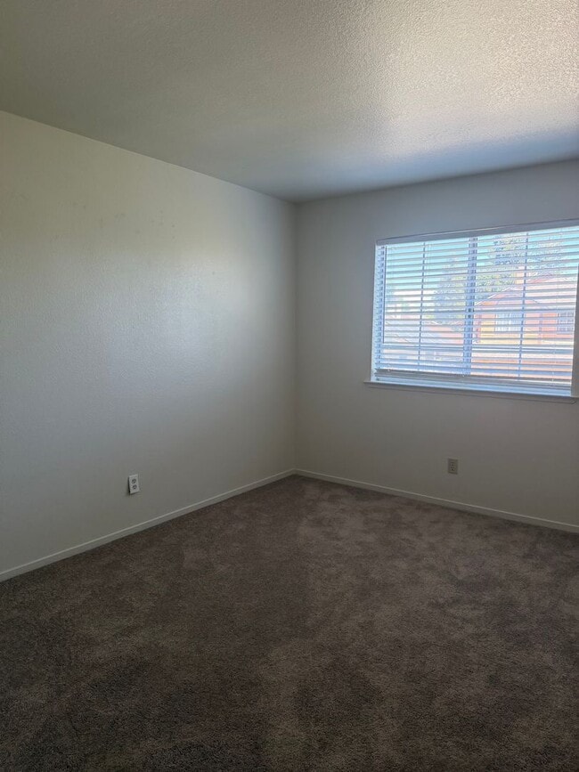 Building Photo - Bright & Spacious 3 Bedroom Home with Vaulted Ceilings, New Carpet & Private Backyard in Antelope!