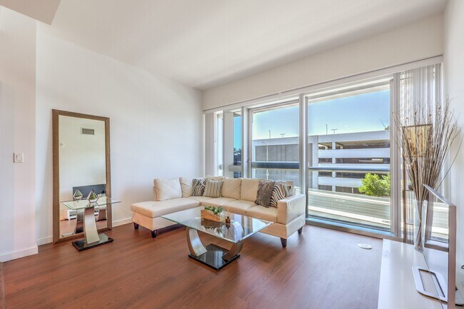 Building Photo - 4471 Dean Martin Dr