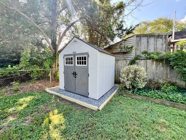 Building Photo - 3-Bedroom Home In Laurel Manor - Fenced Ba...