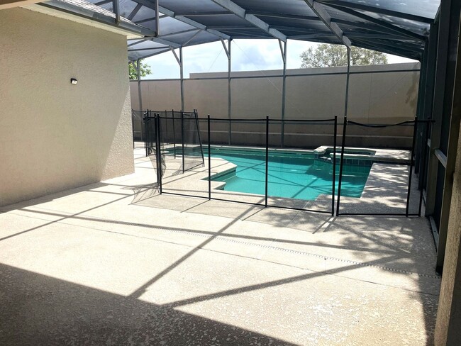 Building Photo - 4 BR 4 BA     POOL HOME     Calabay Park a...