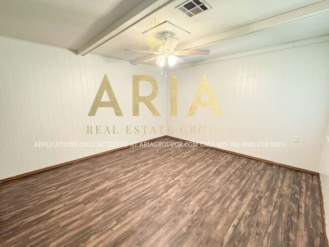 Building Photo - 4 Bed/1.5 Bath Single Family Home Availabl...