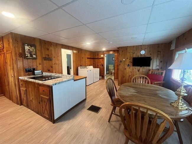 Building Photo - 45 Kattelville Rd