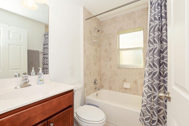 Building Photo - 9756 Palm Breezes Dr