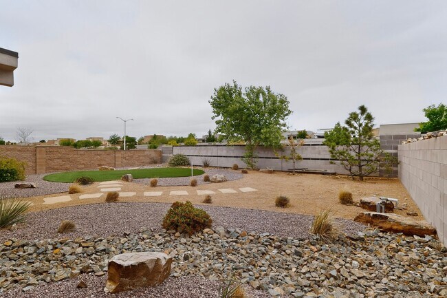 Building Photo - 5603 Linq Ct NE