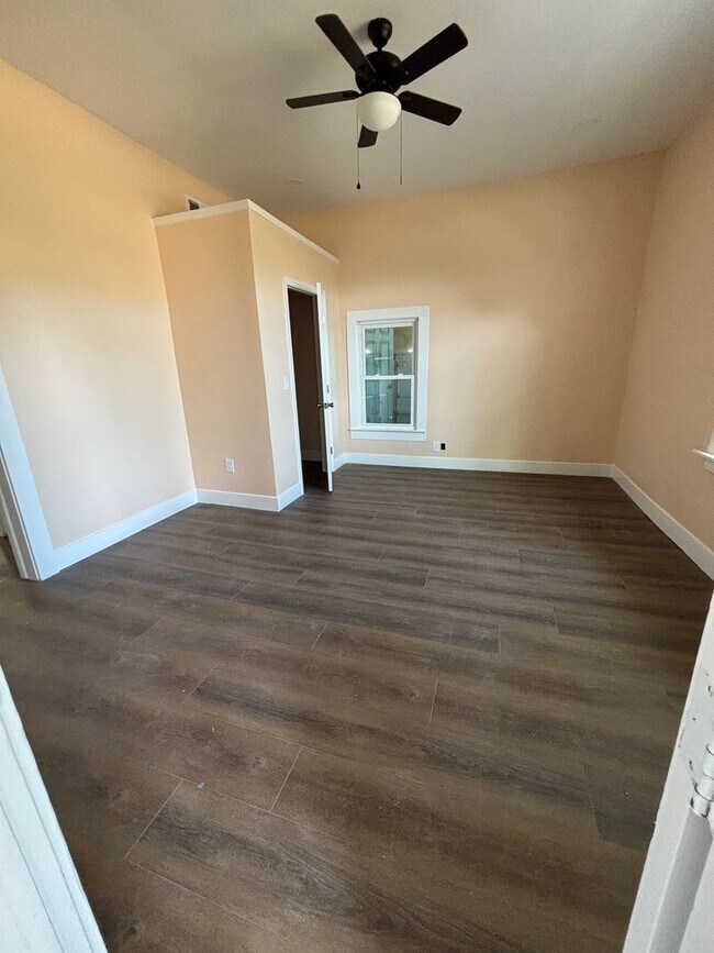 Building Photo - Newly Renovated Stunning Home