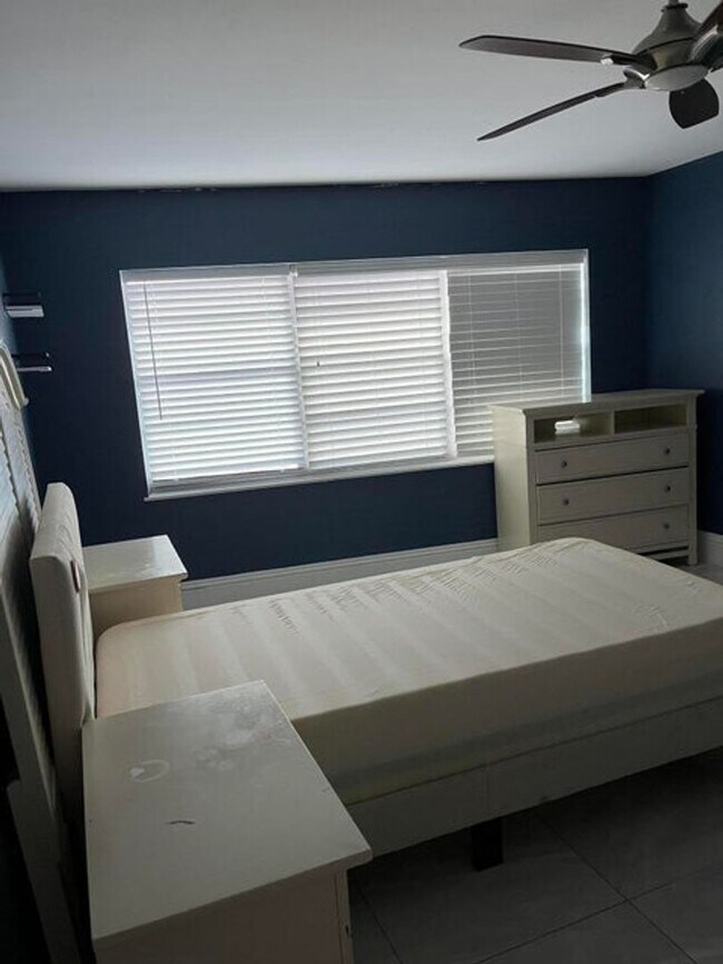 Building Photo - 155 Yacht Club Dr