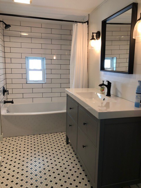 Building Photo - 662 Lamberton St NE