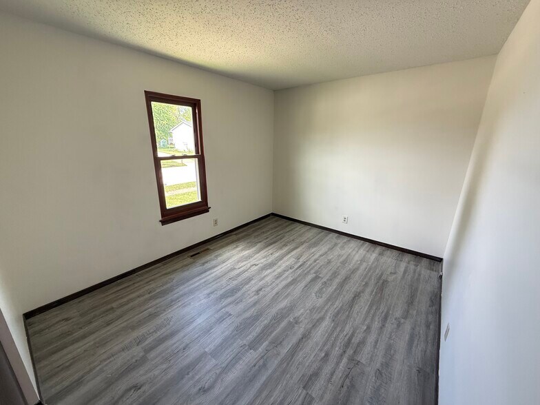 Building Photo - 1403 Emerald Dr