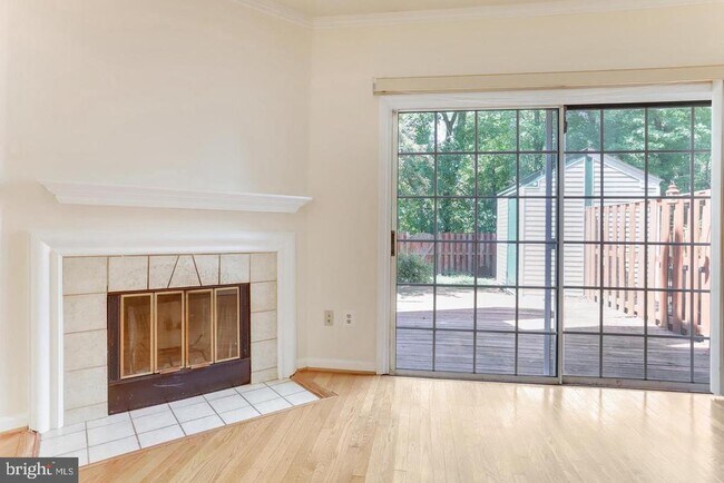 Building Photo - 7170 Westfield Ct