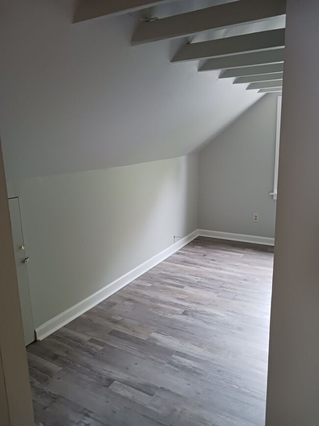 Building Photo - Newly Remodeled 4 bed 1 bath in Pleasant R...