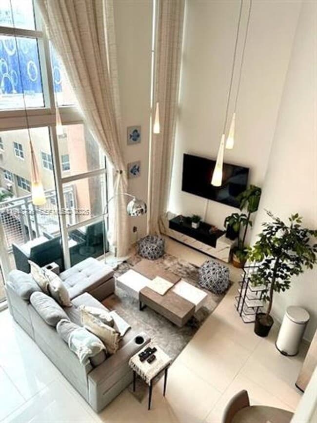 Building Photo - 253 NE 2nd St