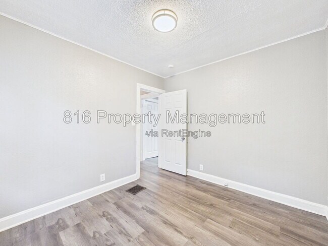 Building Photo - 6808 S Benton Ave