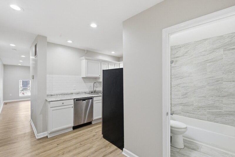 Building Photo - 2429 Barclay St