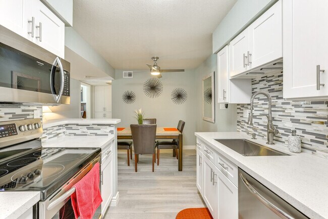 Building Photo - 5995 N 78th St