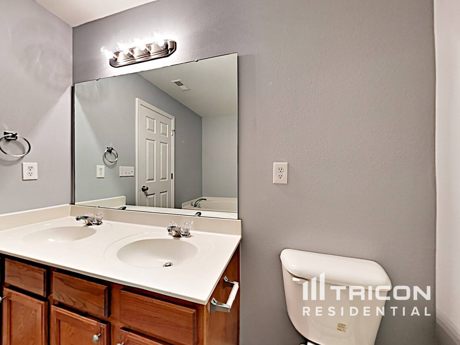 Building Photo - 964 Willow Creek Dr