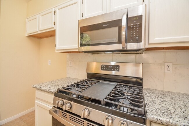 Building Photo - 6422 Alisa Ln
